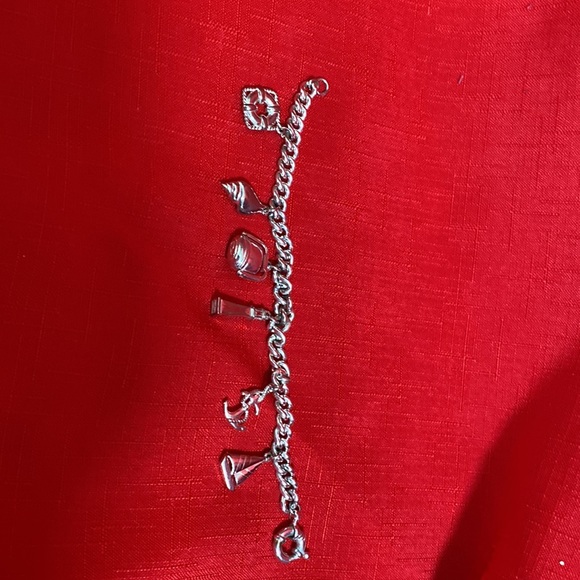 BEACH ITEMS CHARM BRACELET TOMMY HILFIGER 7”LONG: BUOY, SHELL, BASKET +3 MORE - Picture 2 of 5